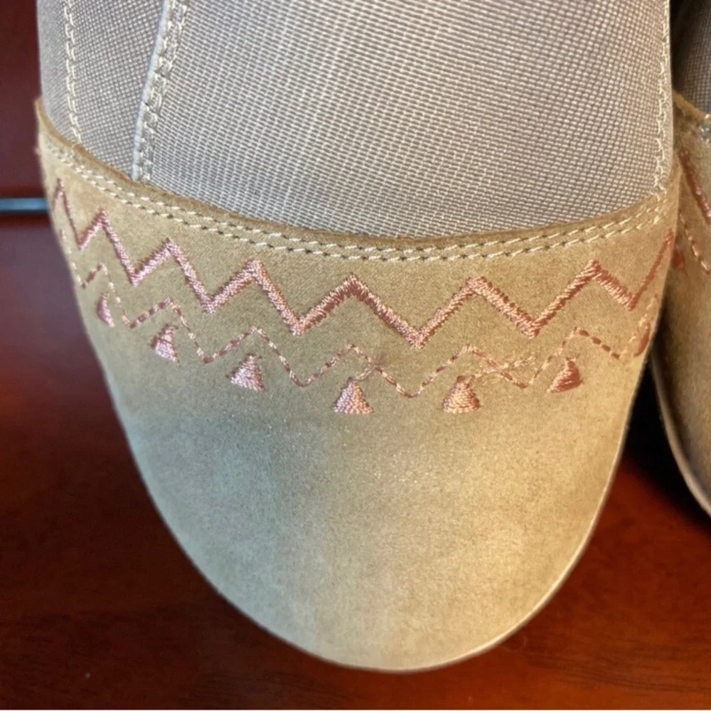 Sundance Blooms Women’s size 38 US size 7 Tan slip on Loafers - Picture 5 of 12